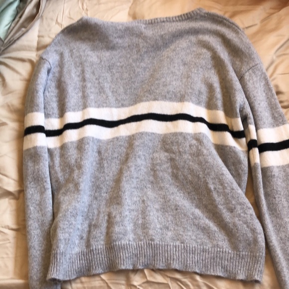 NWT Brandy Melville Sweater - Picture 3 of 3